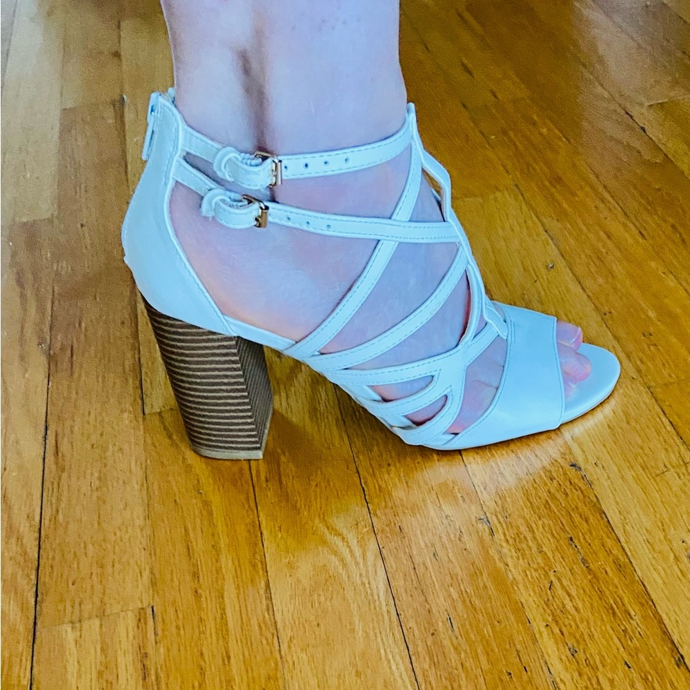 Heeled sandal size 7
